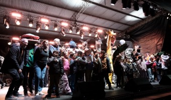 UNA NOCHE DE EMOCI�N Y RECONOCIMIENTO PARA LAS CARROZAS Y DELEGACIONES DE LA 45.� FIESTA DE LA DIVERSIDAD CULTURAL